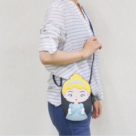 💙 DISNEY CINDERELLA CROSSBODY PURSE 💙 - Picture 2 of 12